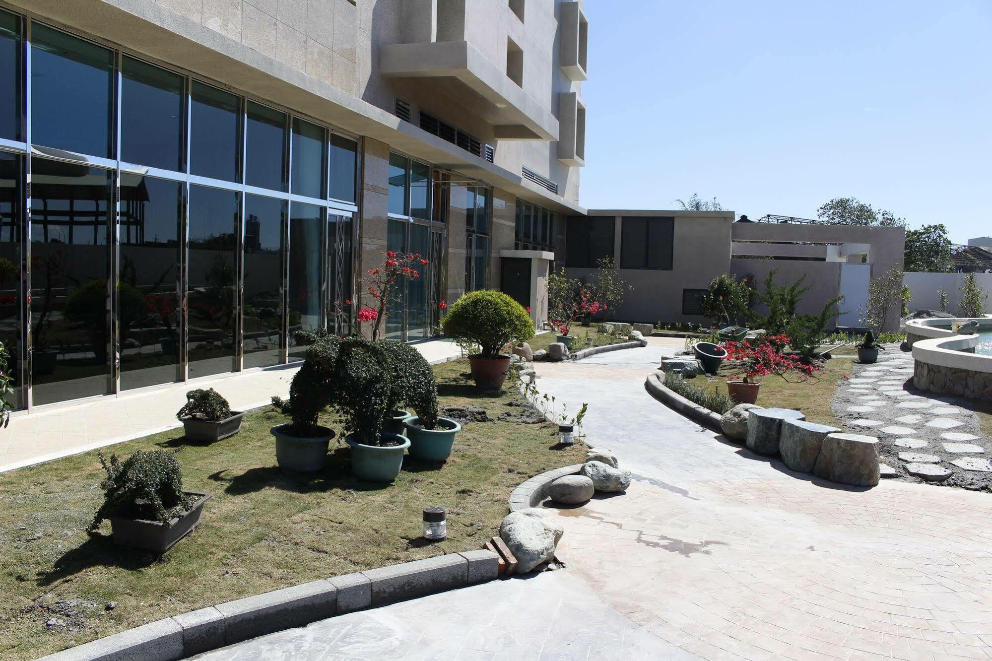 Naruwan Galaxy Hotel Taitung Exterior photo